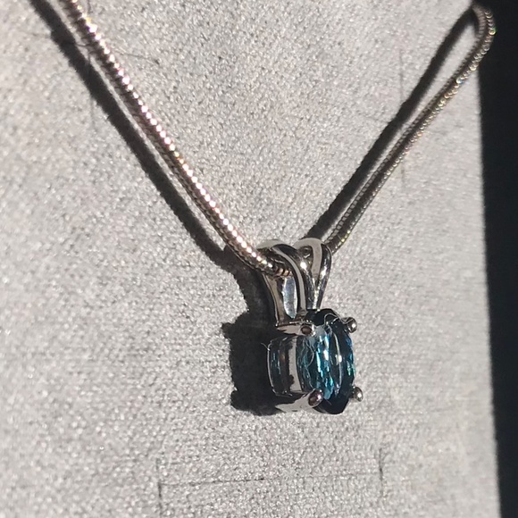 ANGARA blue topaz on 925 sterling silver snake chain. - Picture 3 of 5